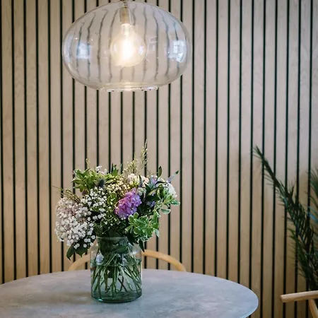 The Den - The White House Windermere - Off-site Health Club & 2 Minute Walk Away