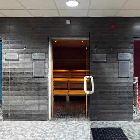 The Den - The White House Windermere - Off-site Health Club & 2 Minute Walk Away *