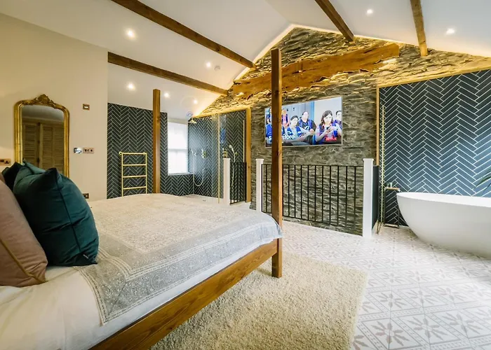 The Den - The White House Windermere - Off-site Health Club & 2 Minute Walk Away *