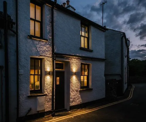 The Den - The White House Windermere - Off-site Health Club & 2 Minute Walk Away Holiday home Bowness-on-Windermere