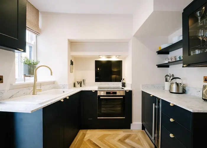 The Den - The White House Windermere - Off-site Health Club & 2 Minute Walk Away * Bowness-on-Windermere