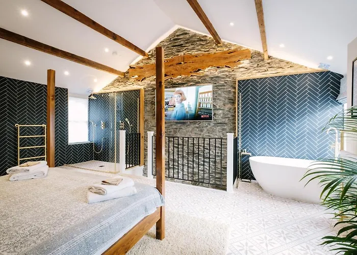 The Den - The White House Windermere - Off-site Health Club & 2 Minute Walk Away * Bowness-on-Windermere