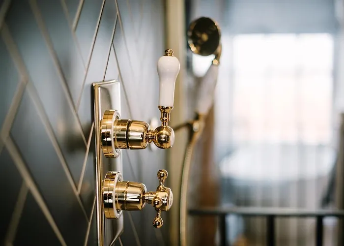 The Den - The White House Windermere - Off-site Health Club & 2 Minute Walk Away