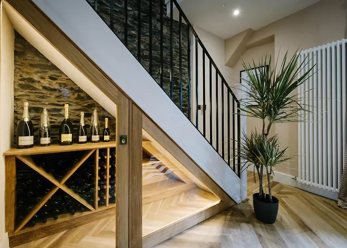 Holiday home The Den - The White House Windermere - Off-site Health Club & 2 Minute Walk Away *