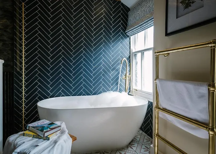 The Den - The White House Windermere - Off-site Health Club & 2 Minute Walk Away *