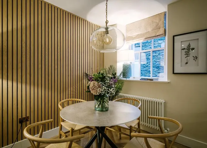 The Den - The White House Windermere - Off-site Health Club & 2 Minute Walk Away Holiday home *