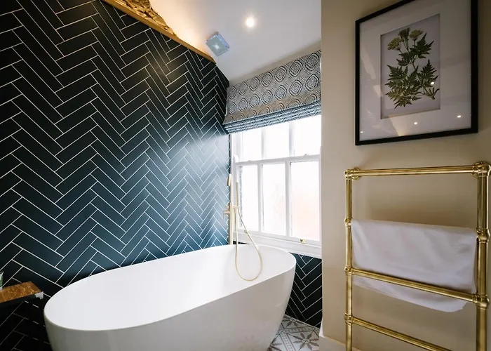 The Den - The White House Windermere - Off-site Health Club & 2 Minute Walk Away Bowness-on-Windermere