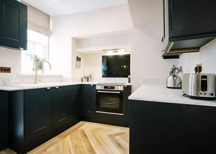 Holiday home The Den - The White House Windermere - Off-site Health Club & 2 Minute Walk Away