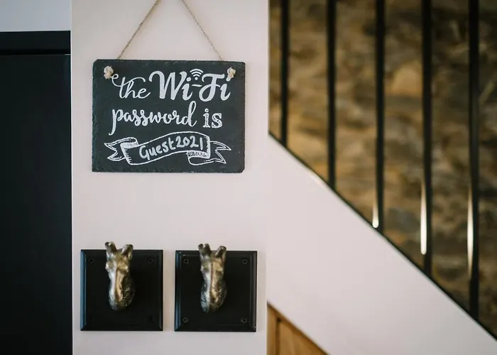 Holiday home The Den - The White House Windermere - Off-site Health Club & 2 Minute Walk Away