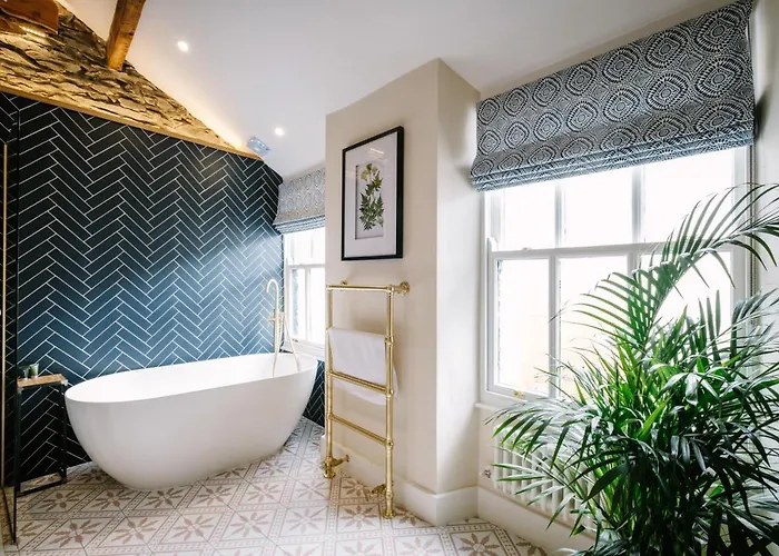 The Den - The White House Windermere - Off-site Health Club & 2 Minute Walk Away