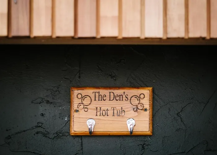 The Den - The White House Windermere - Off-site Health Club & 2 Minute Walk Away Holiday home *