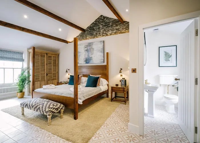 The Den - The White House Windermere - Off-site Health Club & 2 Minute Walk Away *