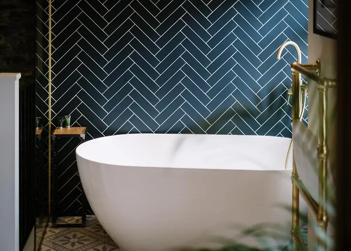 Holiday home The Den - The White House Windermere - Off-site Health Club & 2 Minute Walk Away *