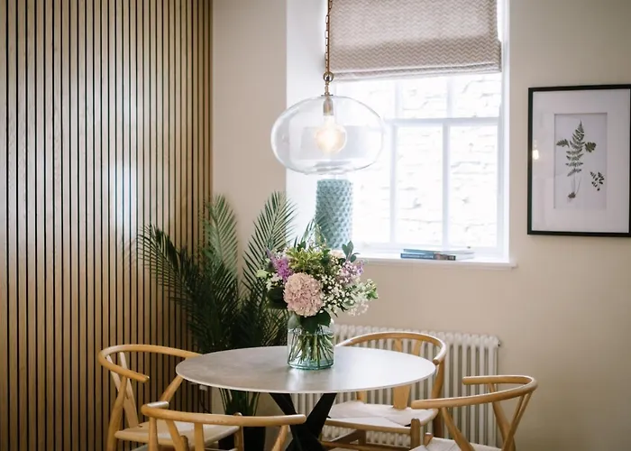 The Den - The White House Windermere - Off-site Health Club & 2 Minute Walk Away * Bowness-on-Windermere