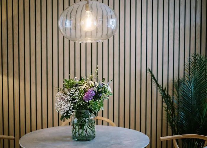 The Den - The White House Windermere - Off-site Health Club & 2 Minute Walk Away