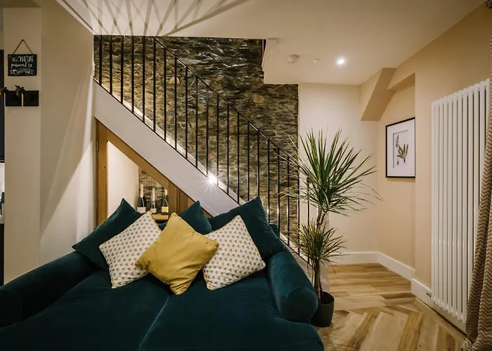 Holiday home The Den - The White House Windermere - Off-site Health Club & 2 Minute Walk Away