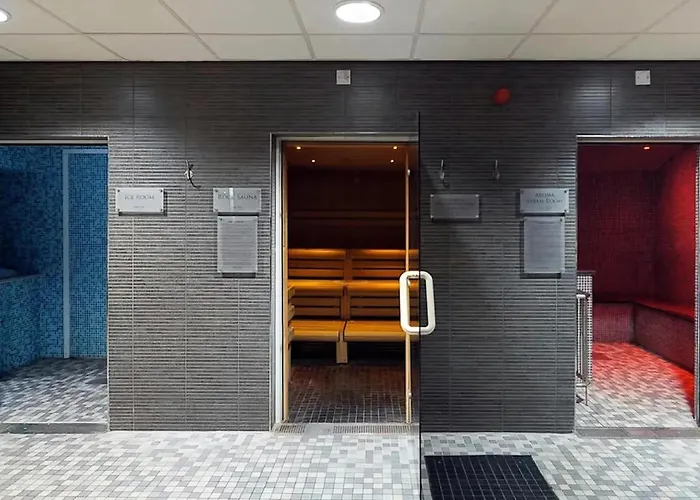 The Den - The White House Windermere - Off-site Health Club & 2 Minute Walk Away *