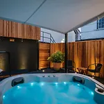 Semesterbostad The Den - The White House Windermere - Off-site Health Club & 2 Minute Walk Away *