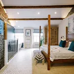 The Den - The White House Windermere - Off-site Health Club & 2 Minute Walk Away Feriehus