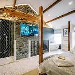 Semesterbostad The Den - The White House Windermere - Off-site Health Club & 2 Minute Walk Away Bowness-on-Windermere