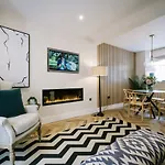 The Den - The White House Windermere - Off-site Health Club & 2 Minute Walk Away *