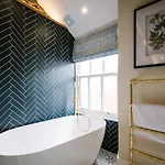 The Den - The White House Windermere - Off-site Health Club & 2 Minute Walk Away Bowness-on-Windermere