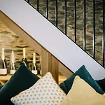 Semesterbostad The Den - The White House Windermere - Off-site Health Club & 2 Minute Walk Away *