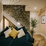 Feriehus The Den - The White House Windermere - Off-site Health Club & 2 Minute Walk Away