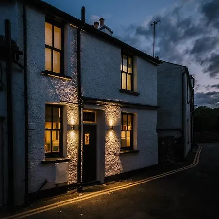 The Den - The White House Windermere - Off-site Health Club & 2 Minute Walk Away Casa vacanze Bowness-on-Windermere