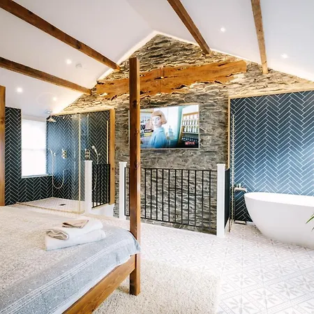 The Den - The White House Windermere - Off-site Health Club & 2 Minute Walk Away * Bowness-on-Windermere
