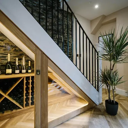 Casa vacanze The Den - The White House Windermere - Off-site Health Club & 2 Minute Walk Away *