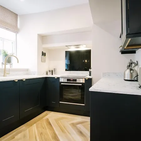 Nyaraló The Den - The White House Windermere