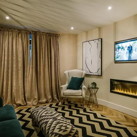 The Den - The White House Windermere - Off-site Health Club & 2 Minute Walk Away