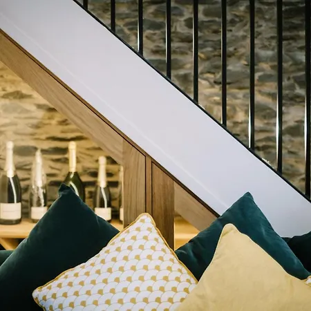 Casa vacanze The Den - The White House Windermere - Off-site Health Club & 2 Minute Walk Away *