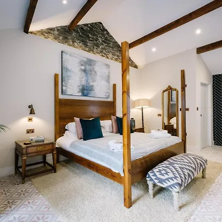 The Den - The White House Windermere - Off-site Health Club & 2 Minute Walk Away