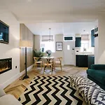 The Den - The White House Windermere - Off-site Health Club & 2 Minute Walk Away