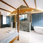 The Den - The White House Windermere - Off-site Health Club & 2 Minute Walk Away * ボウネス＝オン＝ウィンダミア