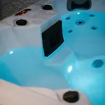 The Den - The White House Windermere - Off-site Health Club & 2 Minute Walk Away