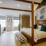 The Den - The White House Windermere - Off-site Health Club & 2 Minute Walk Away Hébergement de vacances Bowness-on-Windermere