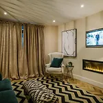 The Den - The White House Windermere - Off-site Health Club & 2 Minute Walk Away