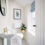 The Den - The White House Windermere - Off-site Health Club & 2 Minute Walk Away Hébergement de vacances Bowness-on-Windermere