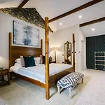The Den - The White House Windermere - Off-site Health Club & 2 Minute Walk Away * ボウネス＝オン＝ウィンダミア