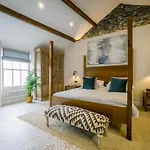The Den - The White House Windermere - Off-site Health Club & 2 Minute Walk Away 別荘 *