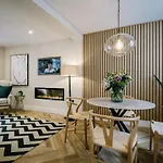 The Den - The White House Windermere - Off-site Health Club & 2 Minute Walk Away *