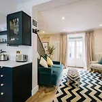 The Den - The White House Windermere - Off-site Health Club & 2 Minute Walk Away