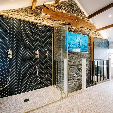 The Den - The White House Windermere - Off-site Health Club & 2 Minute Walk Away 別荘 *