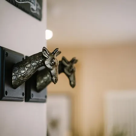 The Den - The White House Windermere - Off-site Health Club & 2 Minute Walk Away * Bowness-on-Windermere